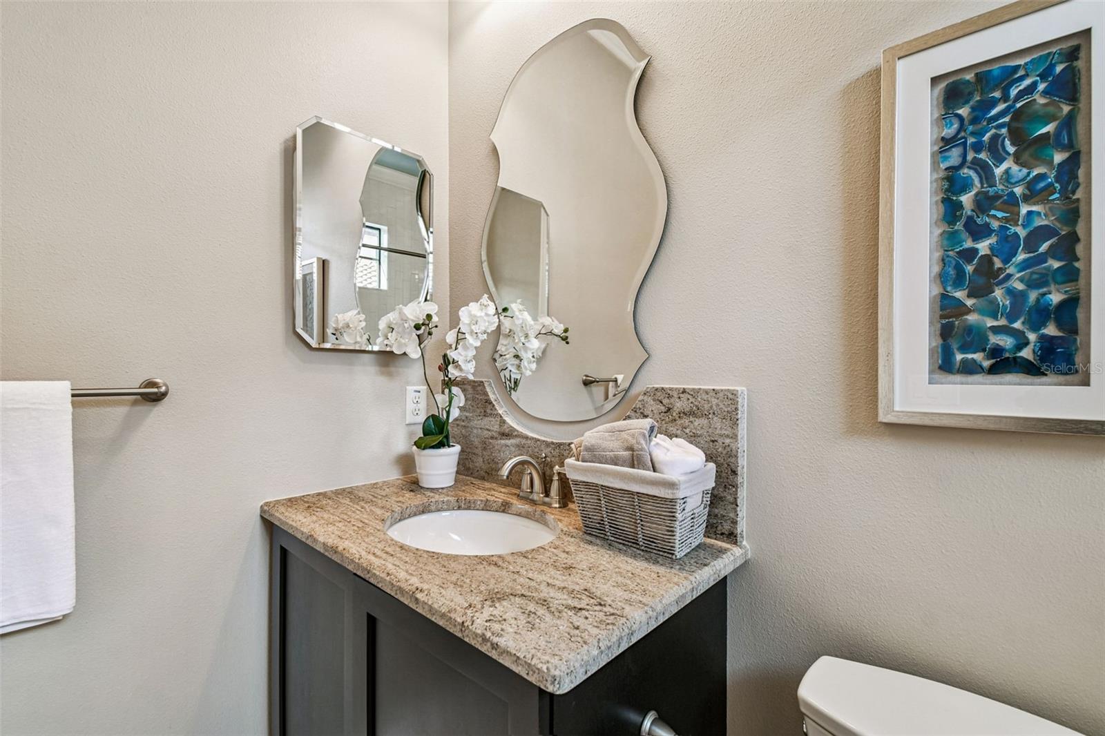 Image 36 of 61 For 3901 Lynwood Avenue