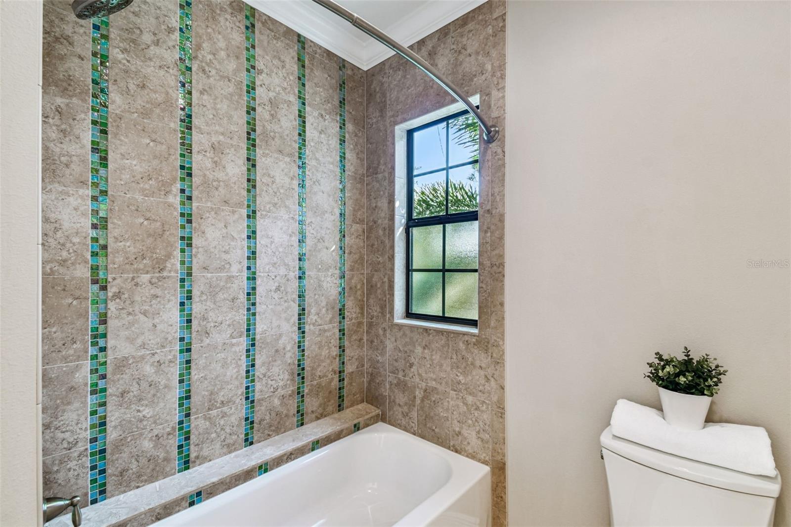 Image 45 of 61 For 3901 Lynwood Avenue