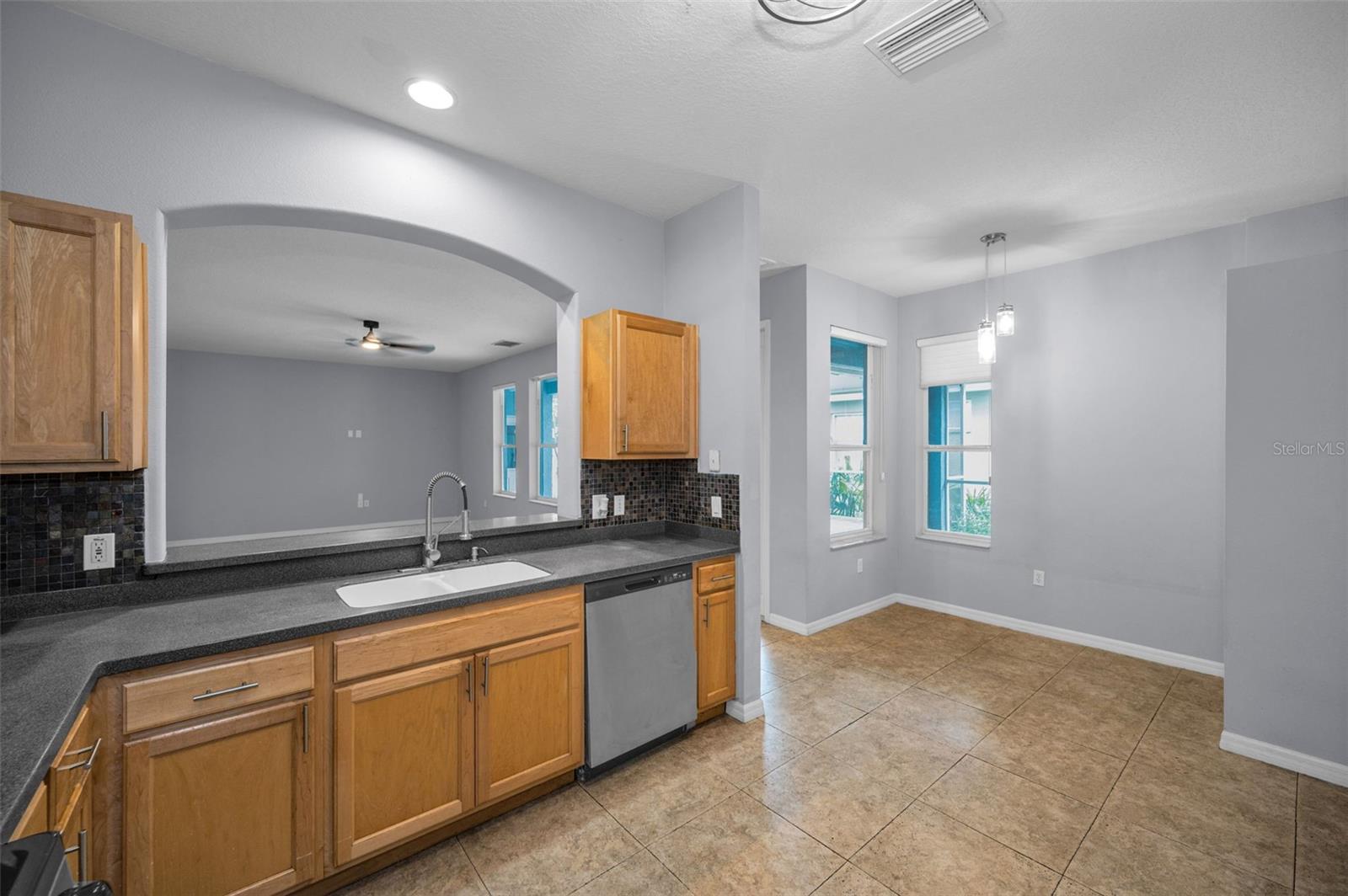 Listing photo id 10 for 10125 Palladio Drive