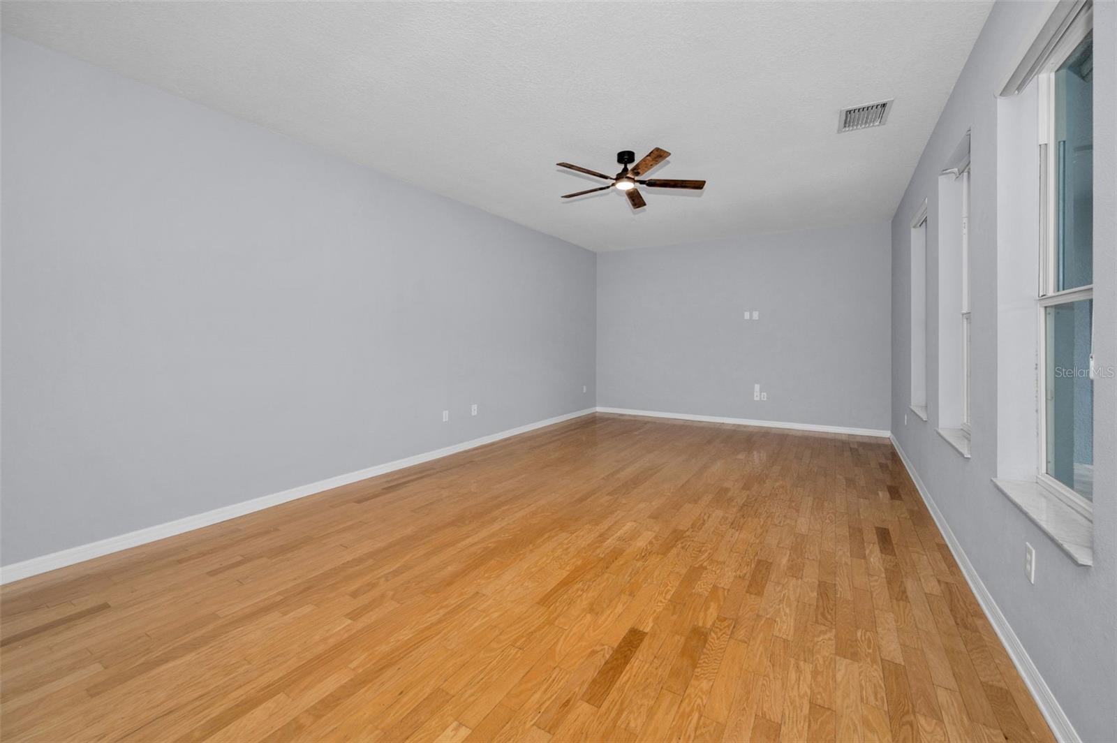 Listing photo id 21 for 10125 Palladio Drive