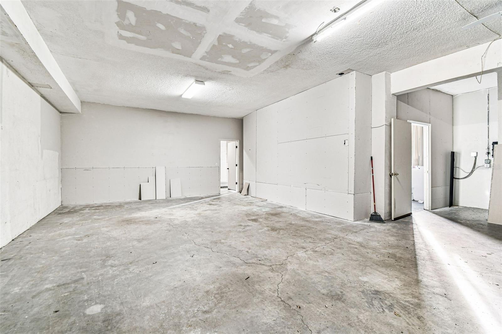 Image 68 of 97 For 1734 Rumar Lane