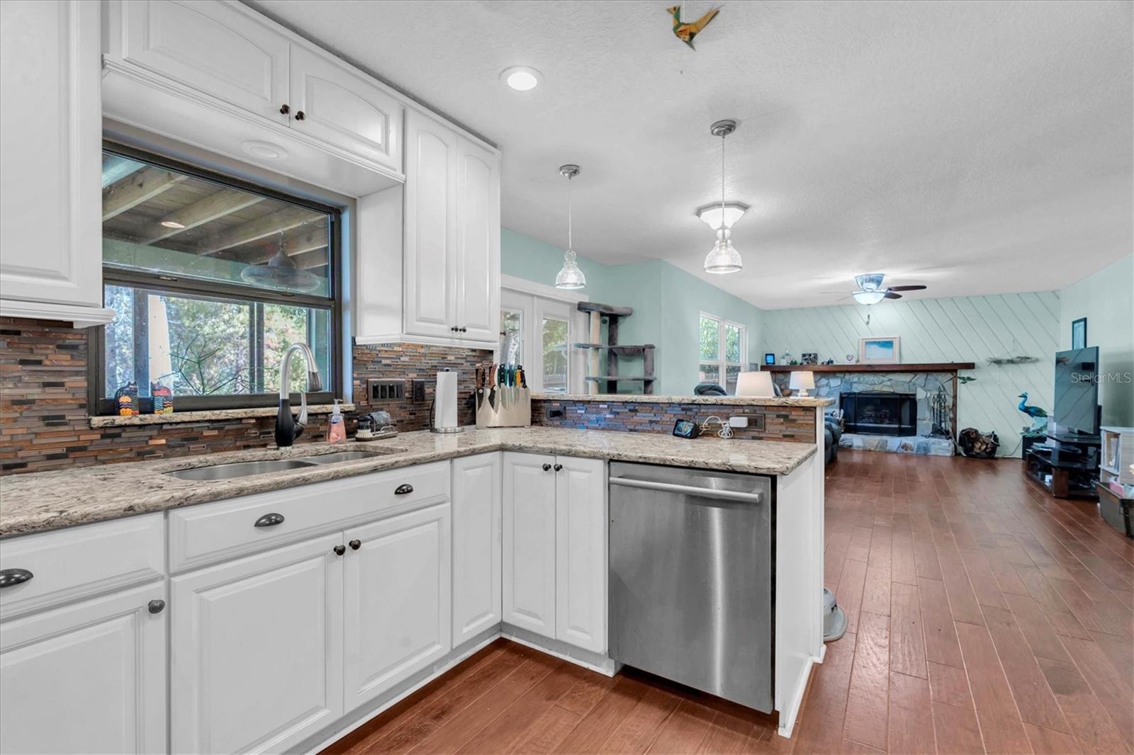 Image 11 of 42 For 6041 65th Avenue N