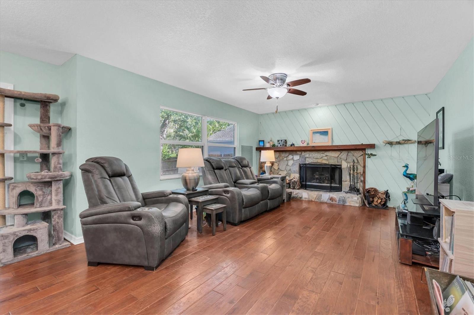 Image 4 of 42 For 6041 65th Avenue N