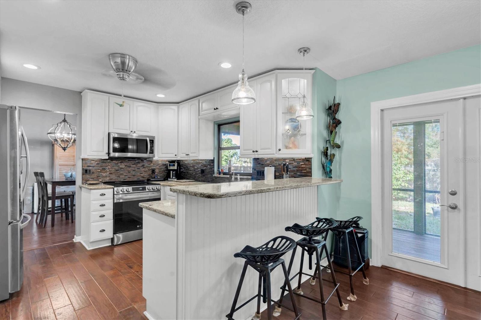 Image 7 of 42 For 6041 65th Avenue N