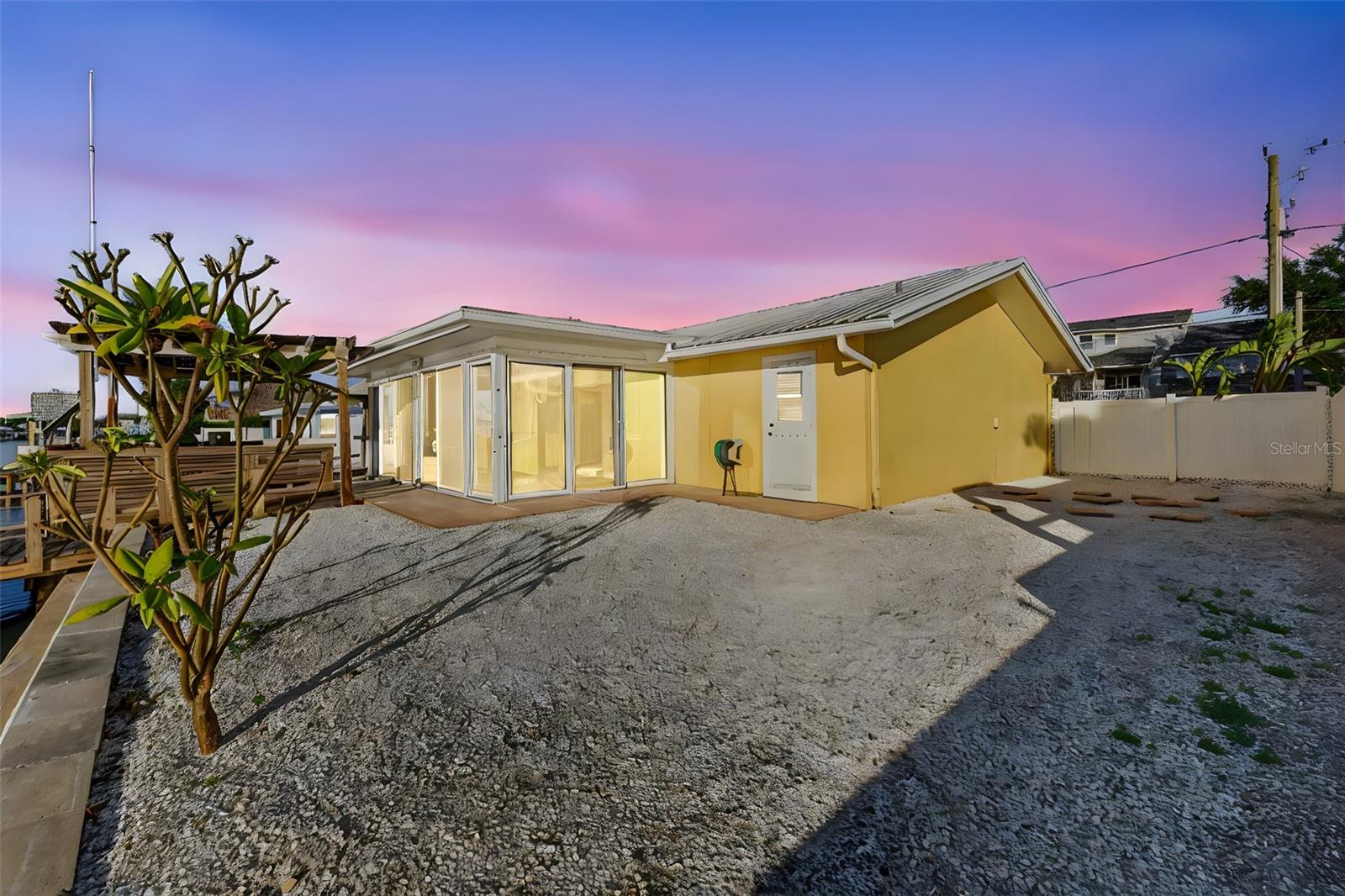 Listing photo id 47 for 1421 Sea Gull Drive S