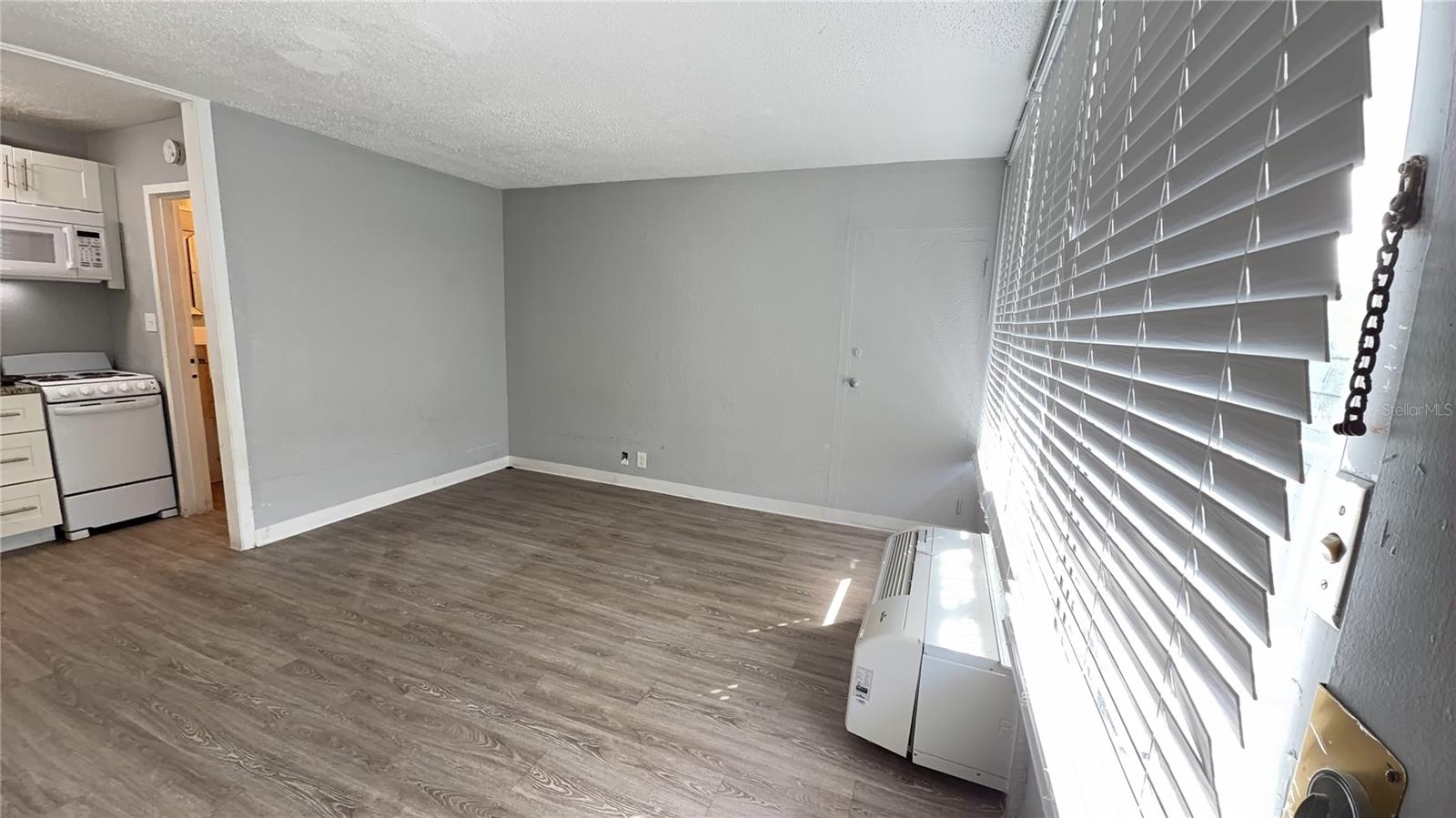 Image 2 of 4 For 515 Bon Air Street 248