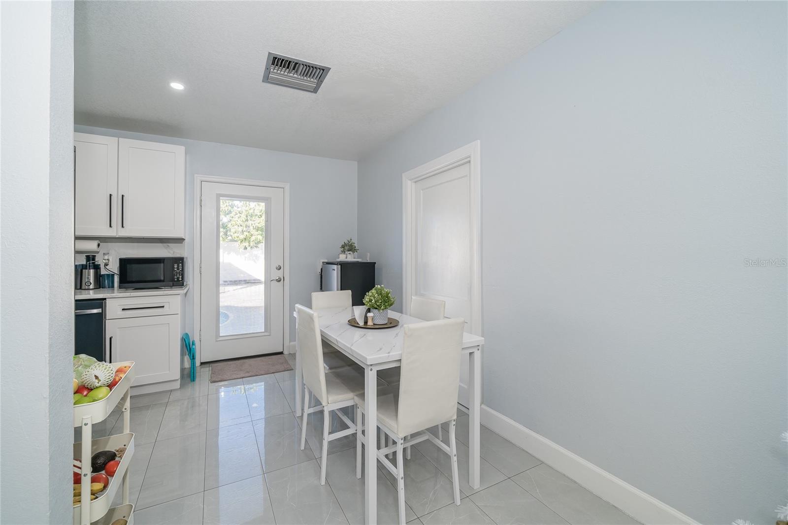 Image 7 of 48 For 710 114th Avenue