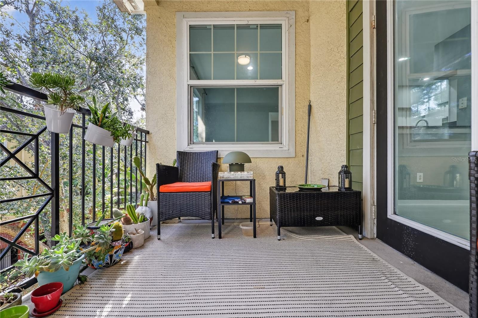 Listing photo id 19 for 2010 Palm Avenue 14304