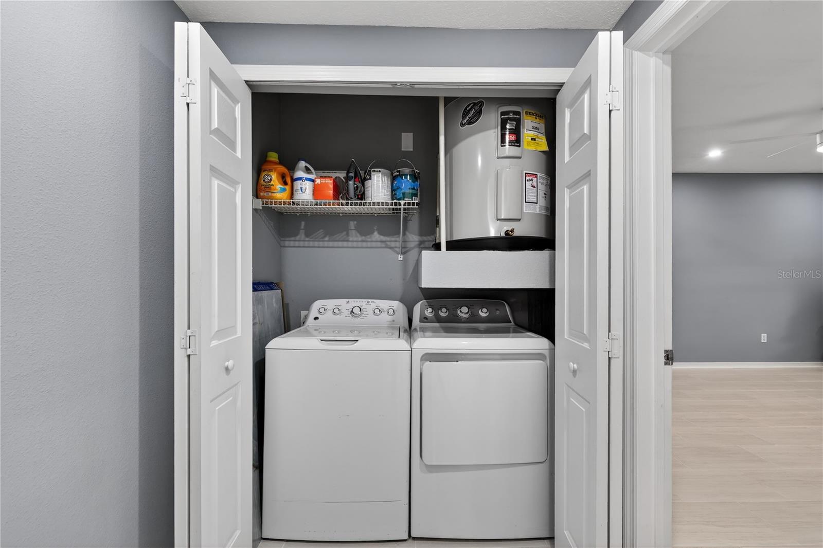 Listing photo id 20 for 2010 Palm Avenue 14304