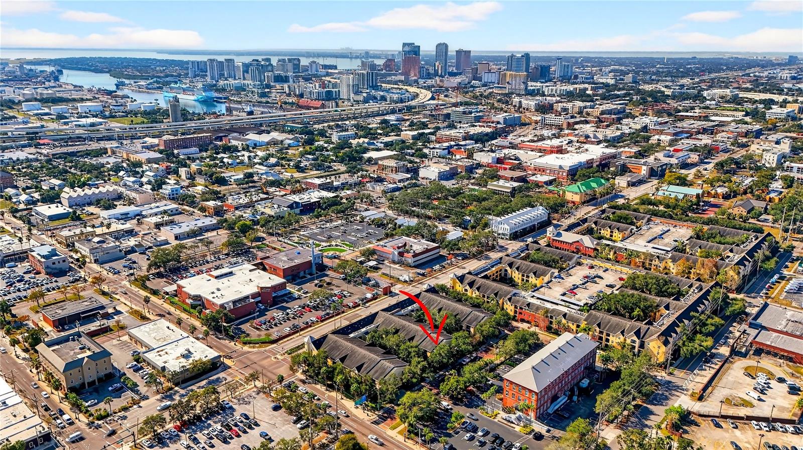 Listing photo id 24 for 2010 Palm Avenue 14304