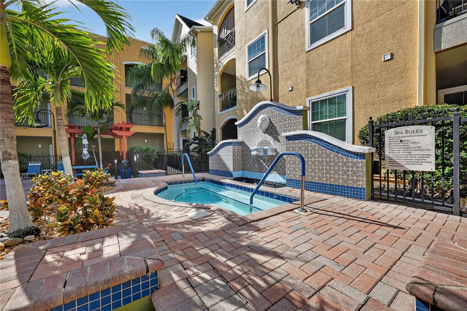 Listing photo id 27 for 2010 Palm Avenue 14304