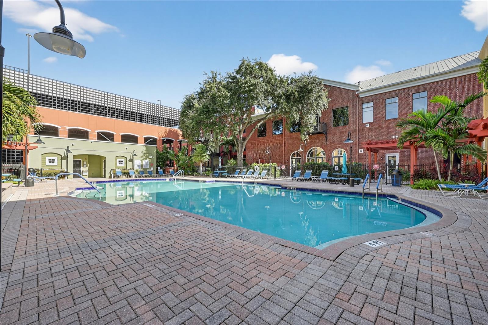 Listing photo id 29 for 2010 Palm Avenue 14304