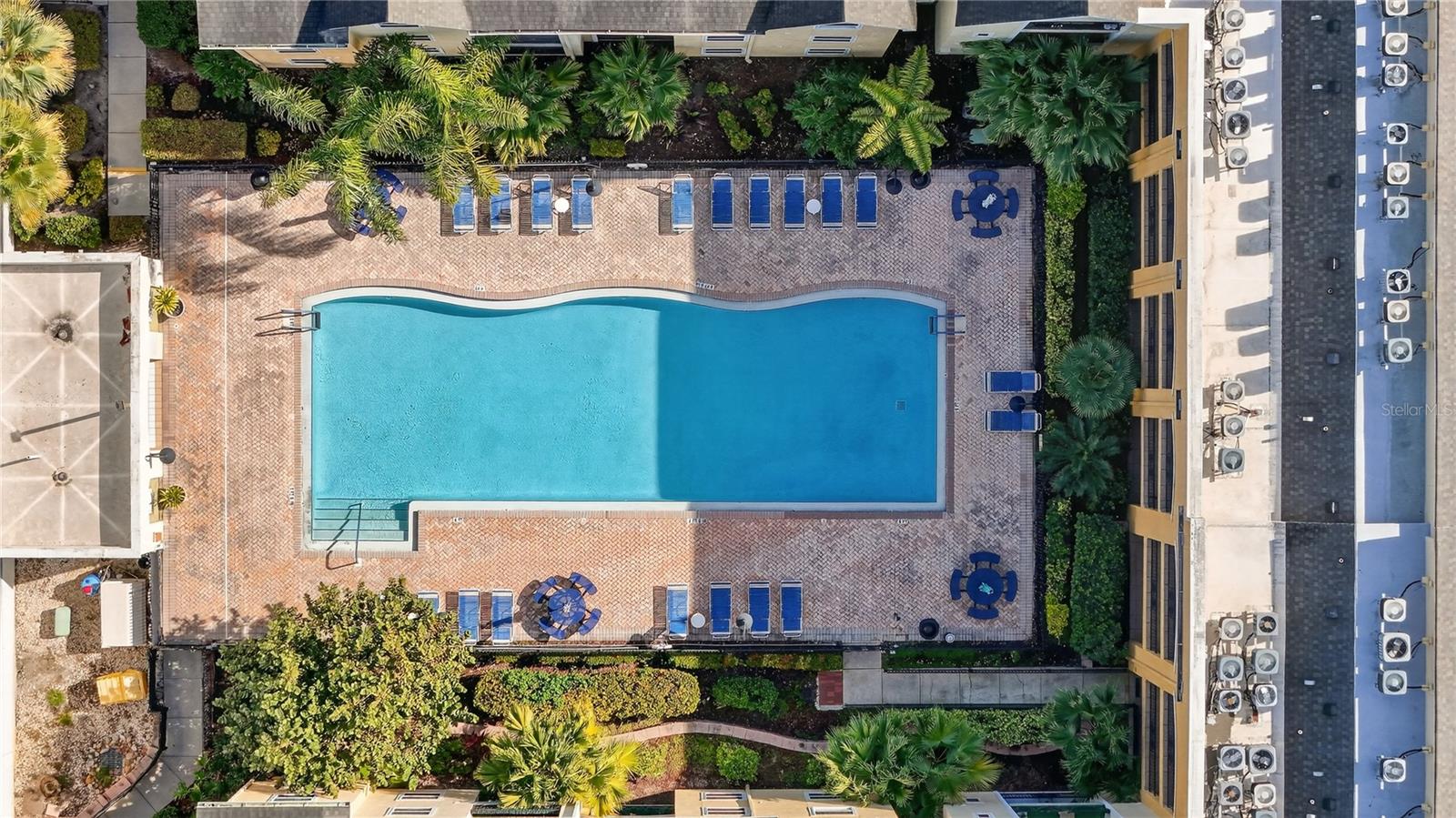 Listing photo id 31 for 2010 Palm Avenue 14304