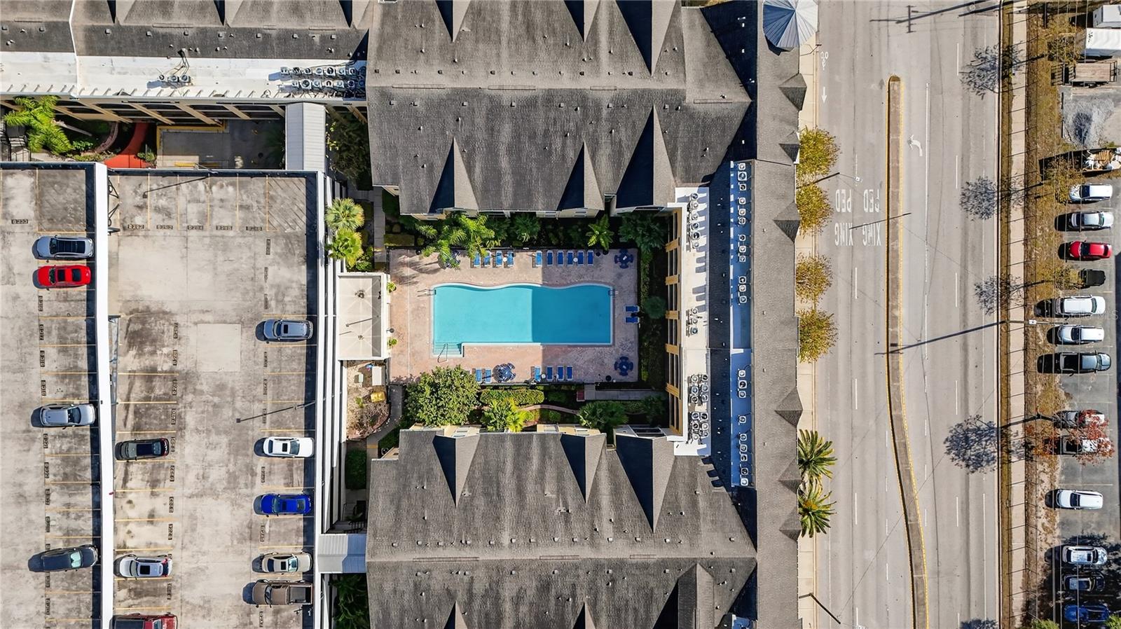 Listing photo id 33 for 2010 Palm Avenue 14304