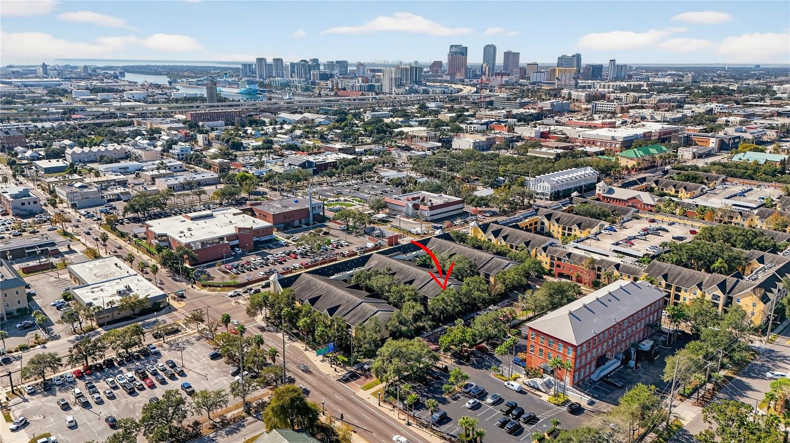 Listing photo id 35 for 2010 Palm Avenue 14304