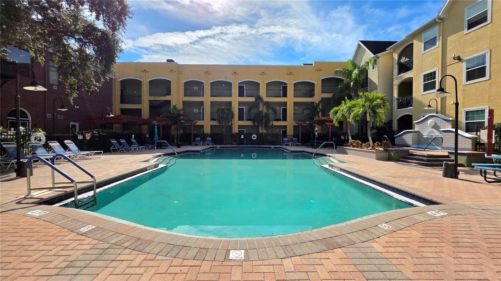 Listing photo id 44 for 2010 Palm Avenue 14304