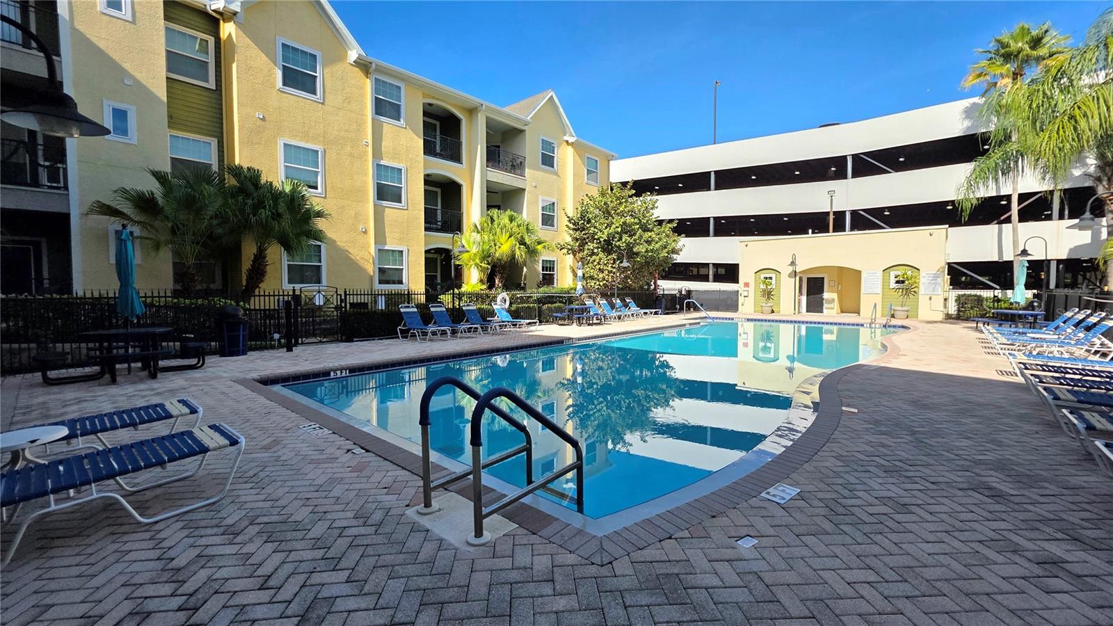 Listing photo id 52 for 2010 Palm Avenue 14304
