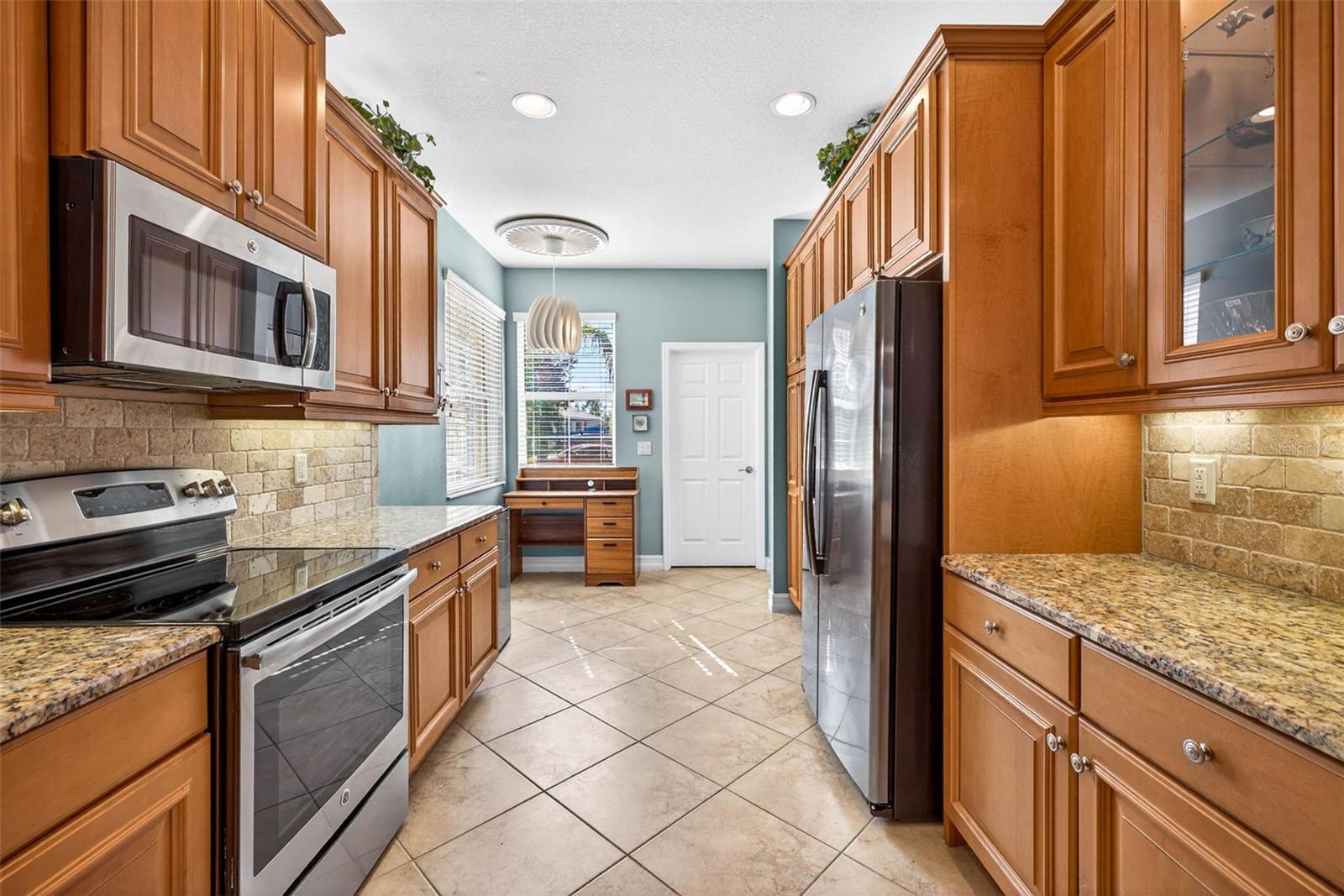 Image 18 of 63 For 15652 Aurora Lake Circle