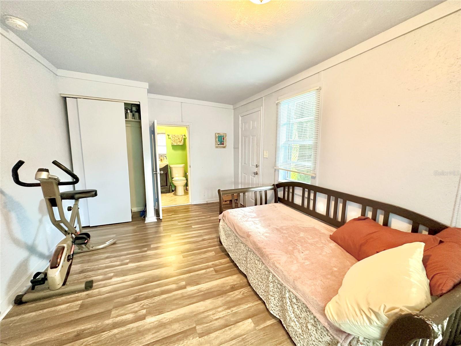 Image 17 of 26 For 762 Paris Avenue S