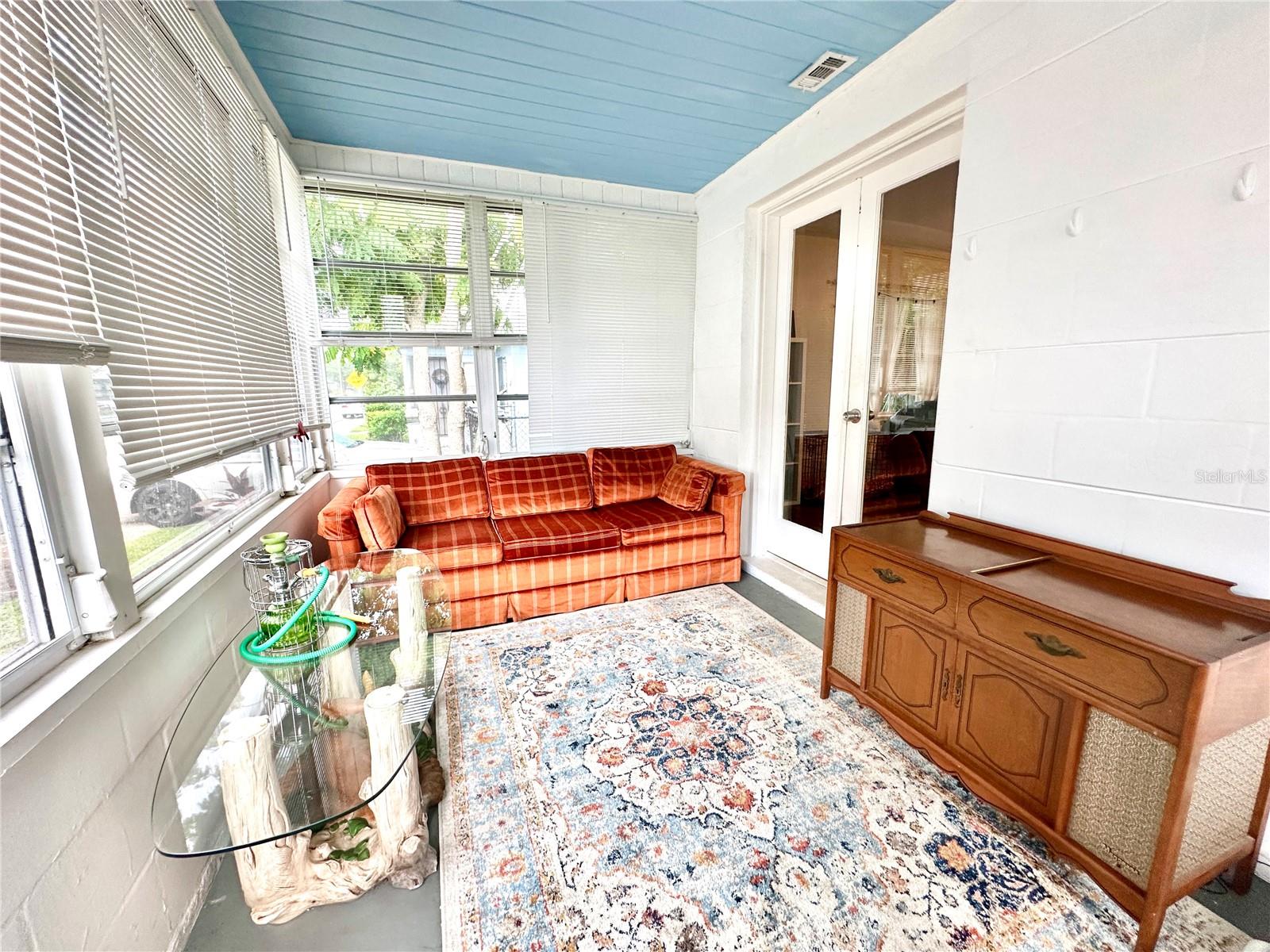 Image 4 of 26 For 762 Paris Avenue S