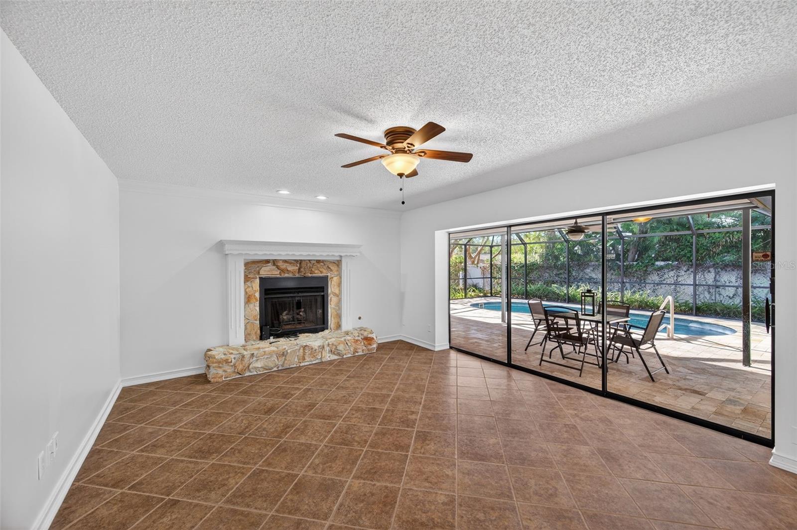 Image 23 of 49 For 1609 Shady Leaf Drive