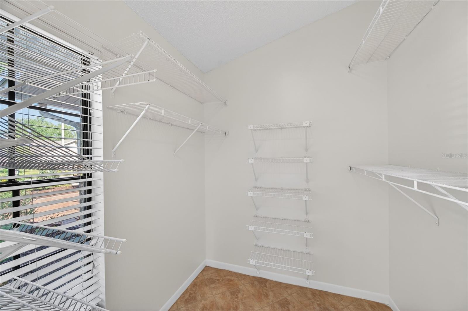 Image 33 of 49 For 1609 Shady Leaf Drive