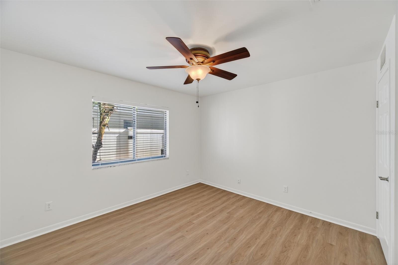 Image 37 of 49 For 1609 Shady Leaf Drive