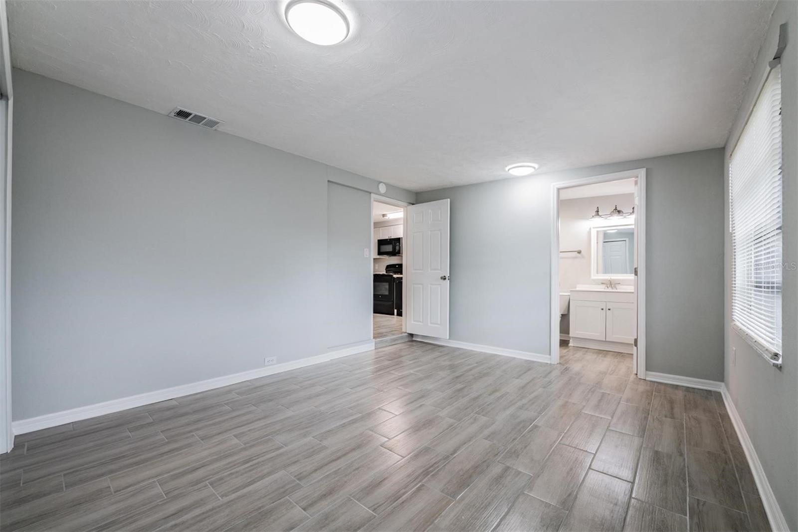 Image 4 of 31 For 7806 Butler Avenue