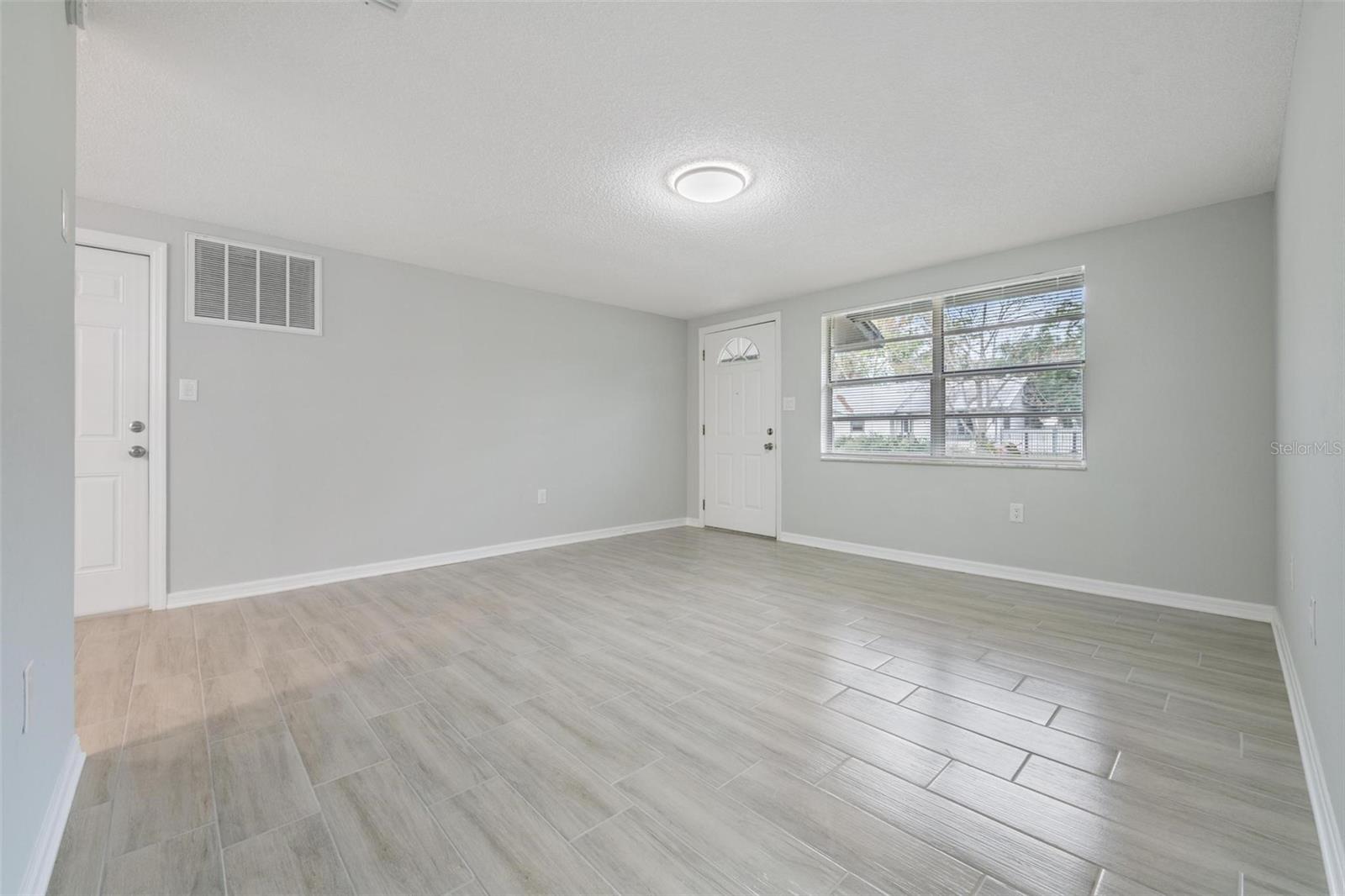 Image 5 of 31 For 7806 Butler Avenue