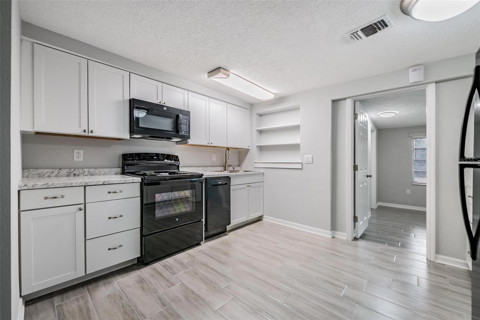 Image 7 of 31 For 7806 Butler Avenue