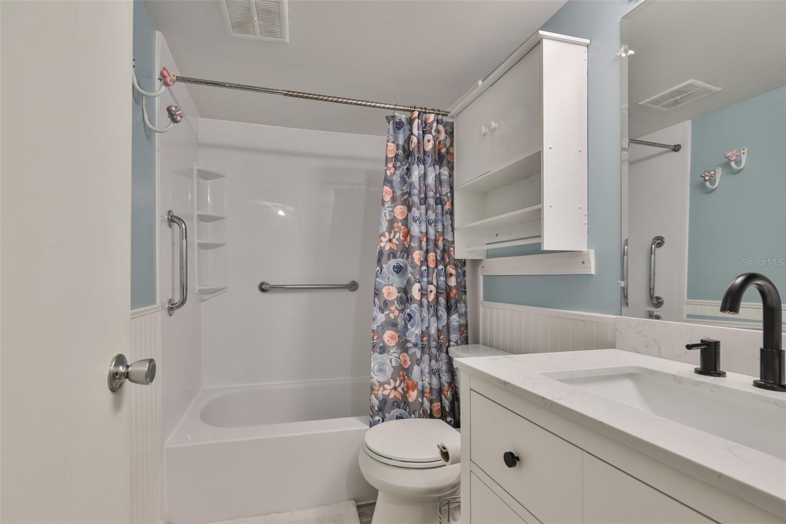 Image 13 of 27 For 12760 Indian Rocks Road 413