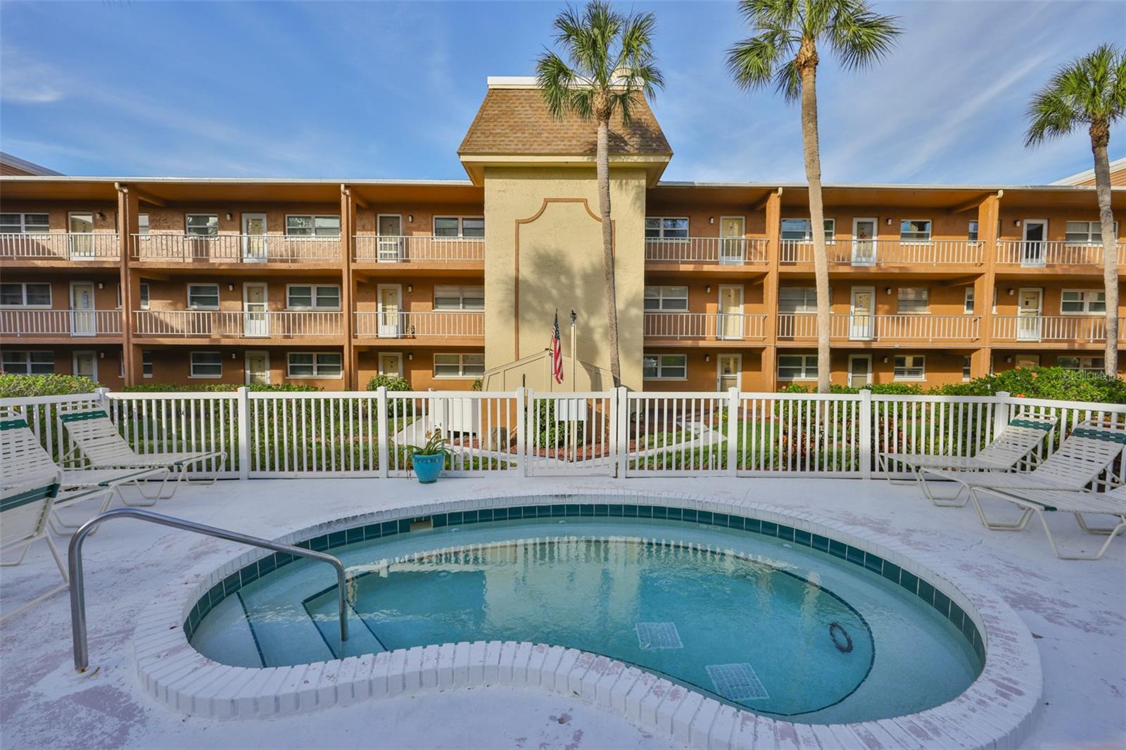 Image 18 of 27 For 12760 Indian Rocks Road 413