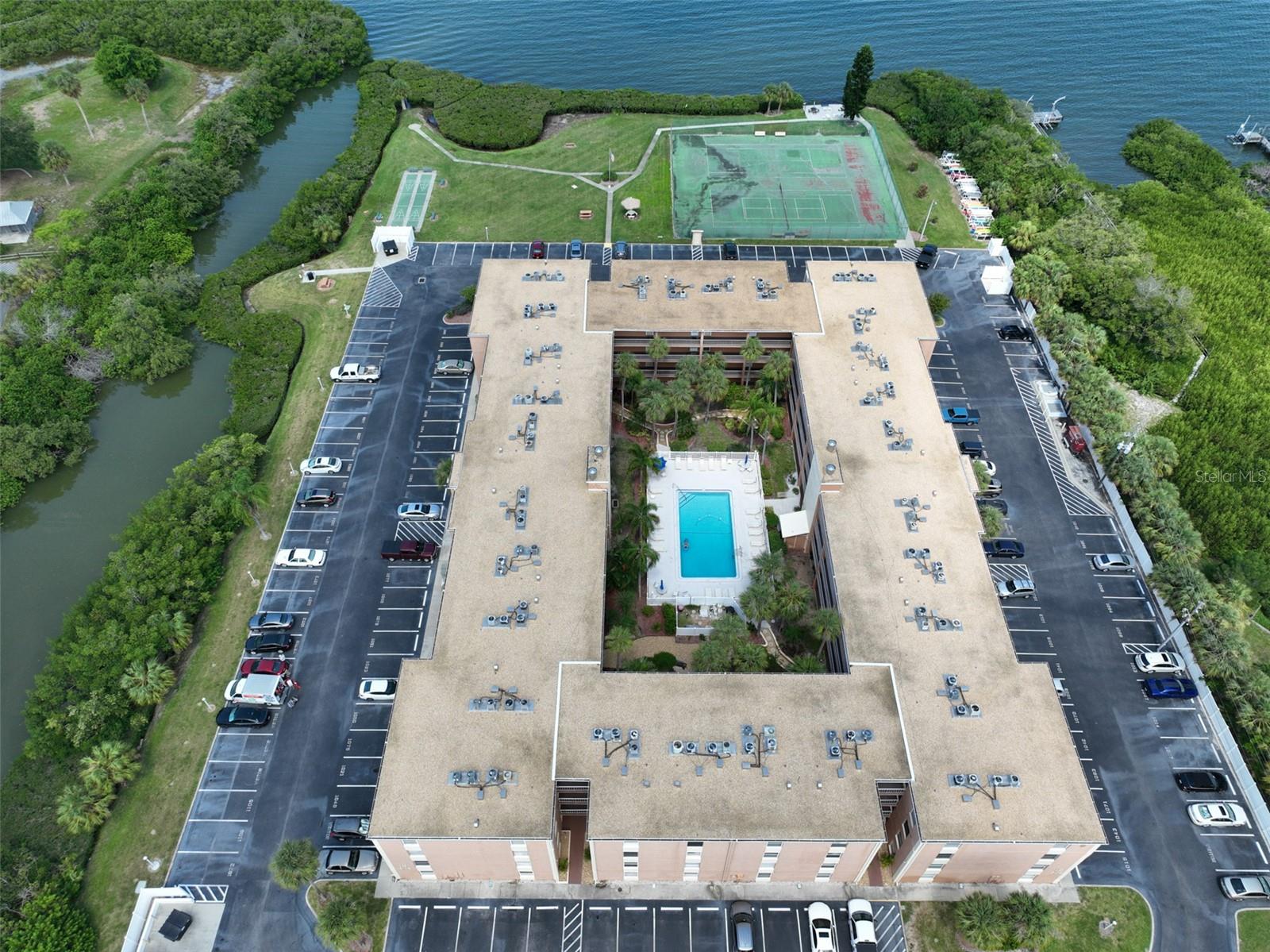 Image 19 of 27 For 12760 Indian Rocks Road 413