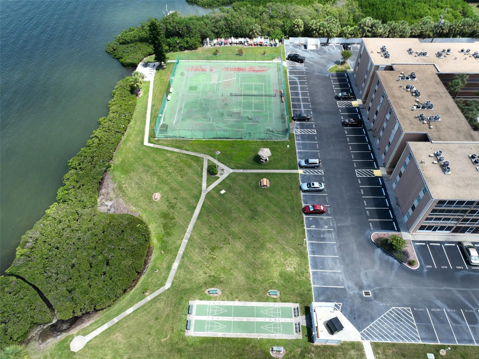 Image 24 of 27 For 12760 Indian Rocks Road 413