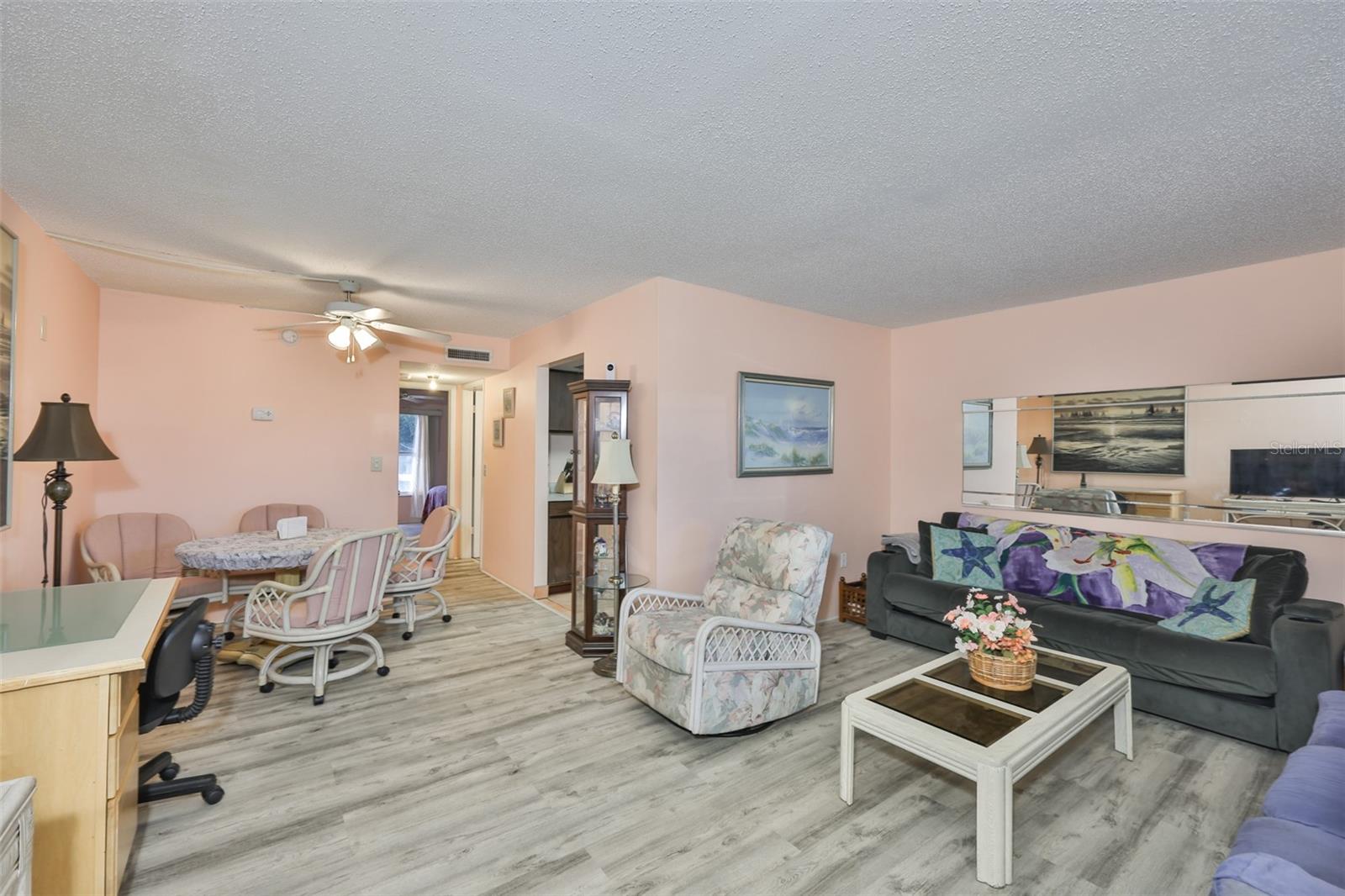 Image 4 of 27 For 12760 Indian Rocks Road 413