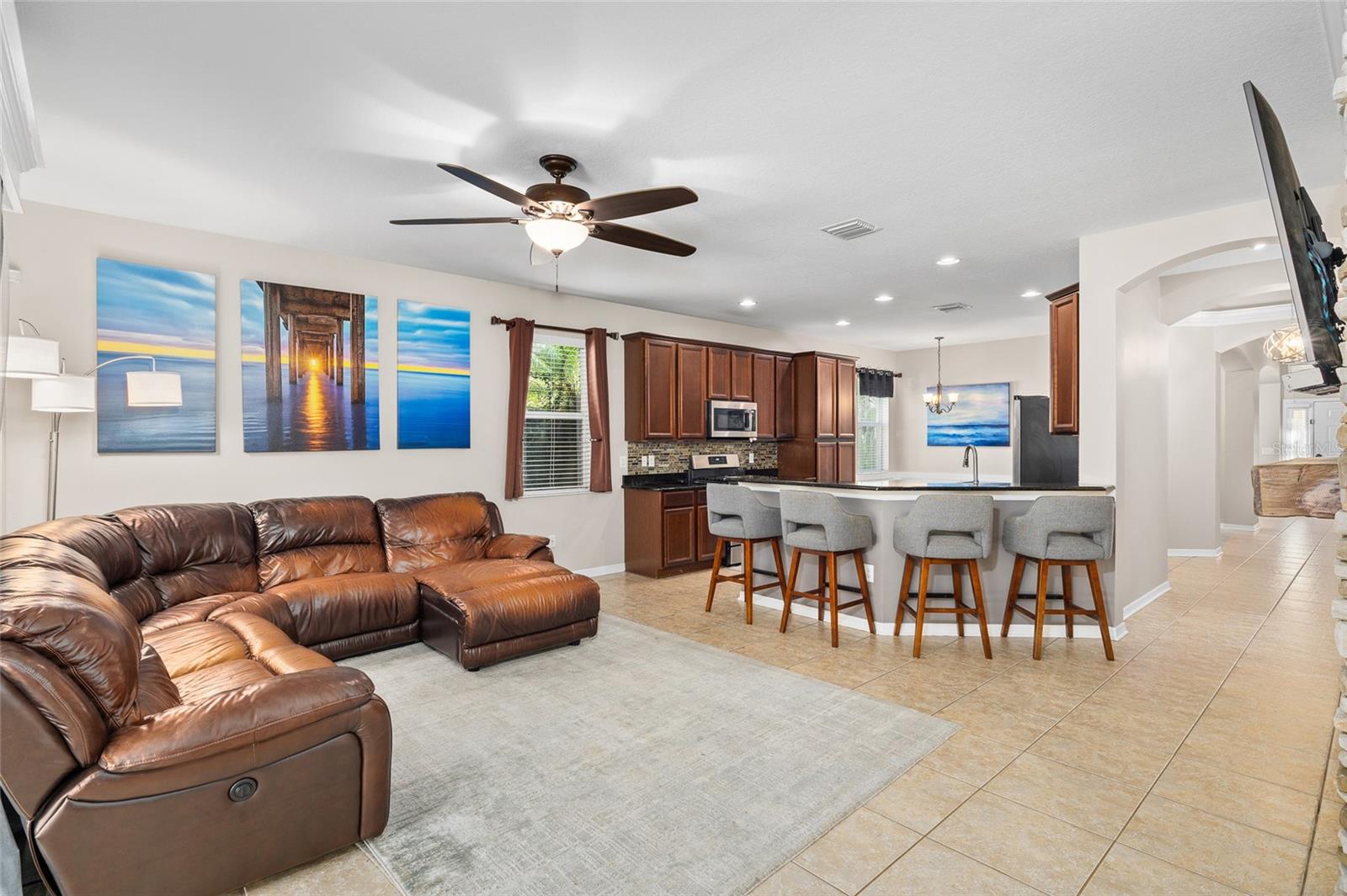 Image 16 of 56 For 17425 New Cross Circle