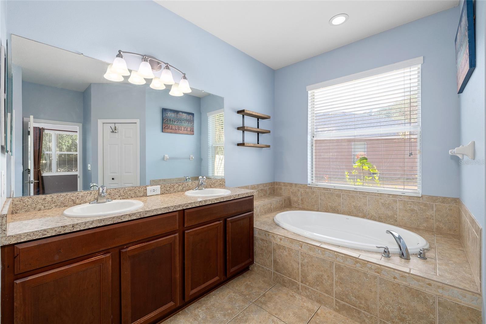 Image 22 of 56 For 17425 New Cross Circle