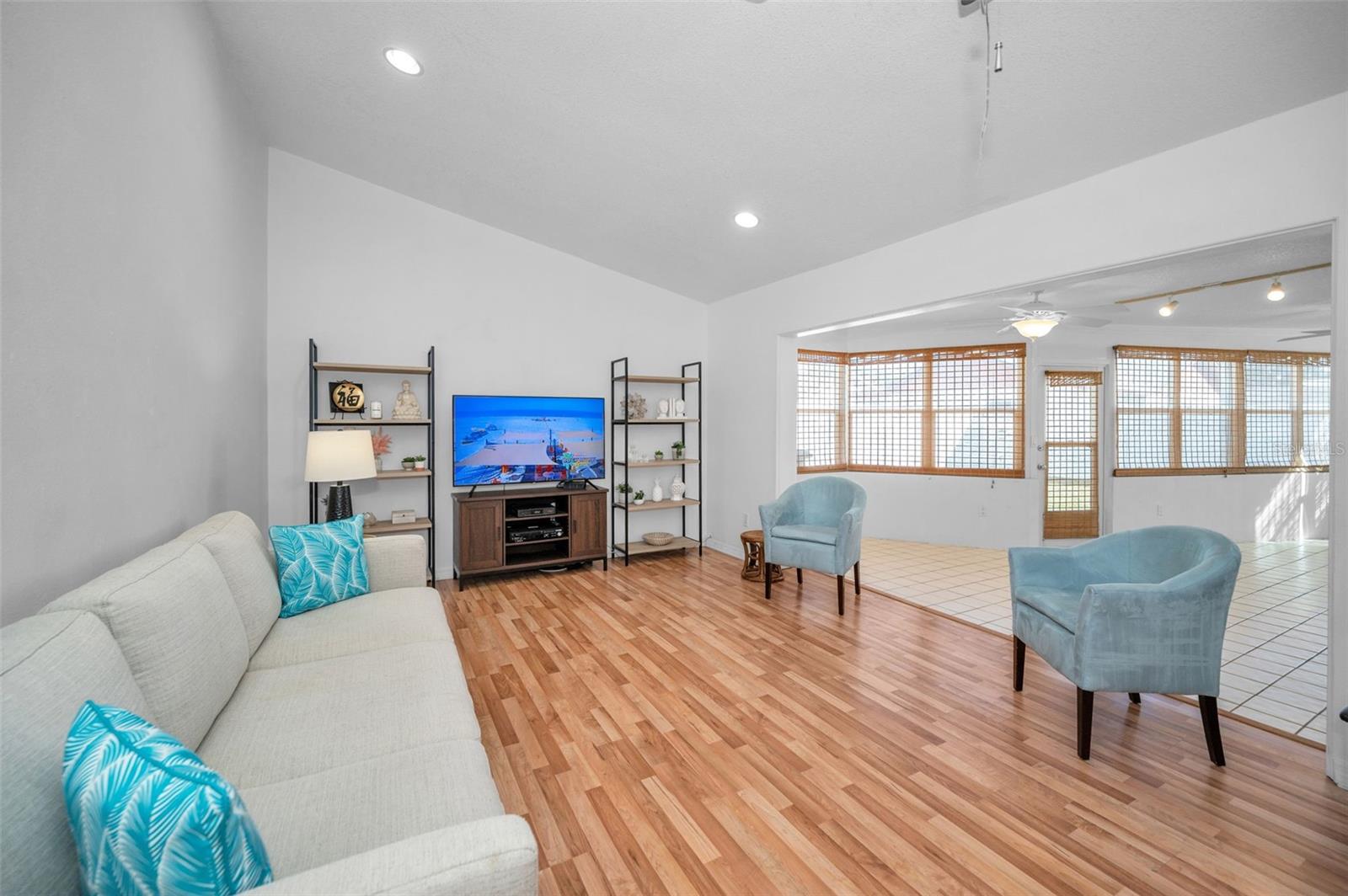 Image 10 of 67 For 2017 Santiago Way S