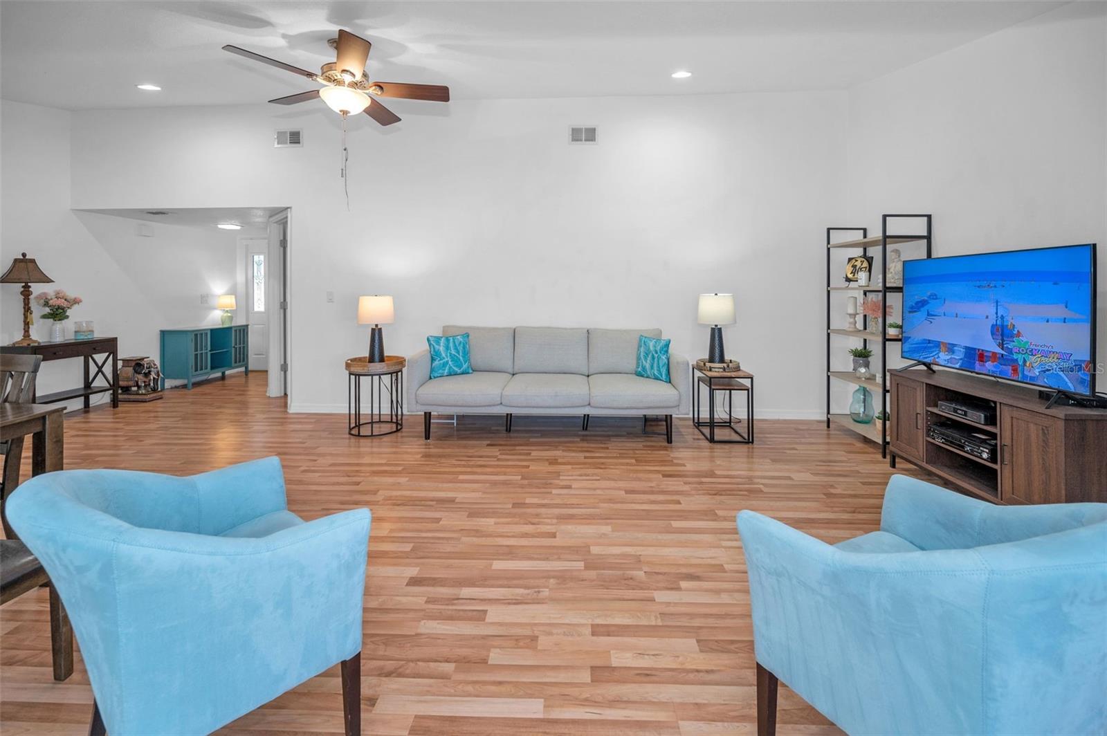 Image 14 of 67 For 2017 Santiago Way S