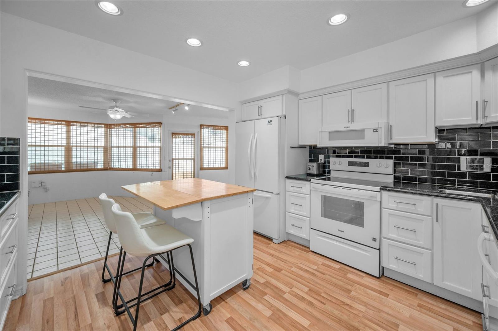 Image 19 of 67 For 2017 Santiago Way S