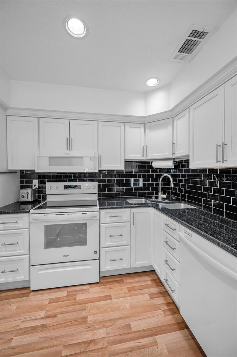 Image 21 of 67 For 2017 Santiago Way S