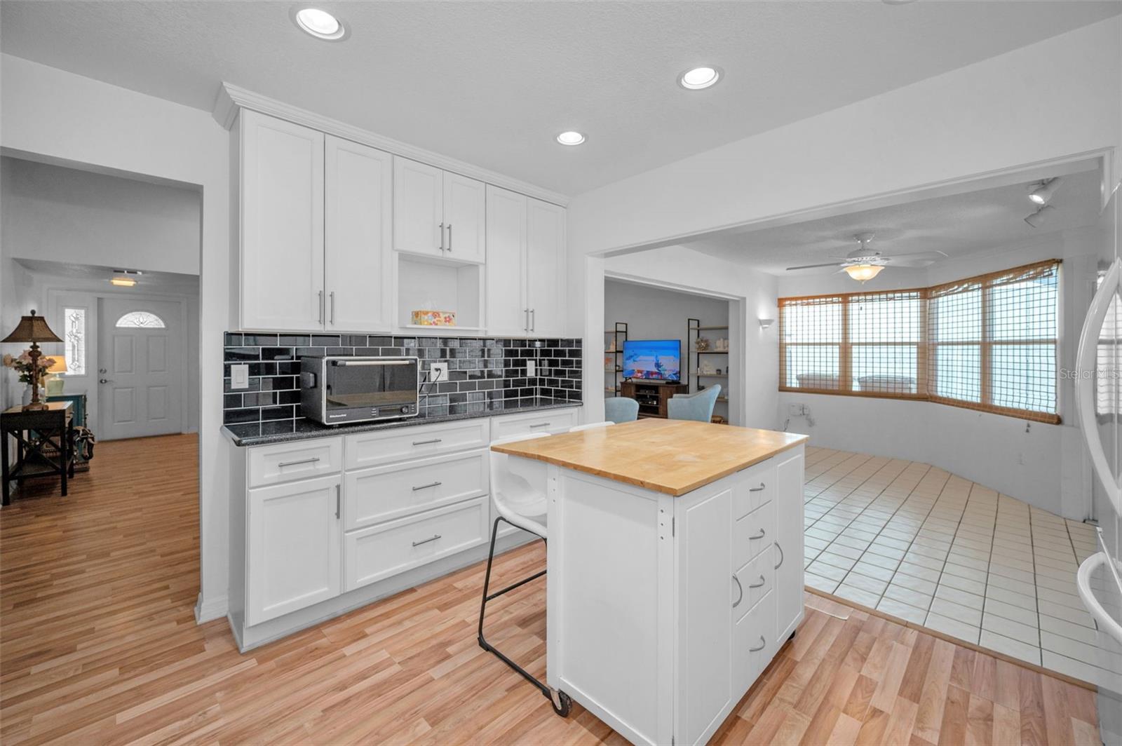 Image 22 of 67 For 2017 Santiago Way S