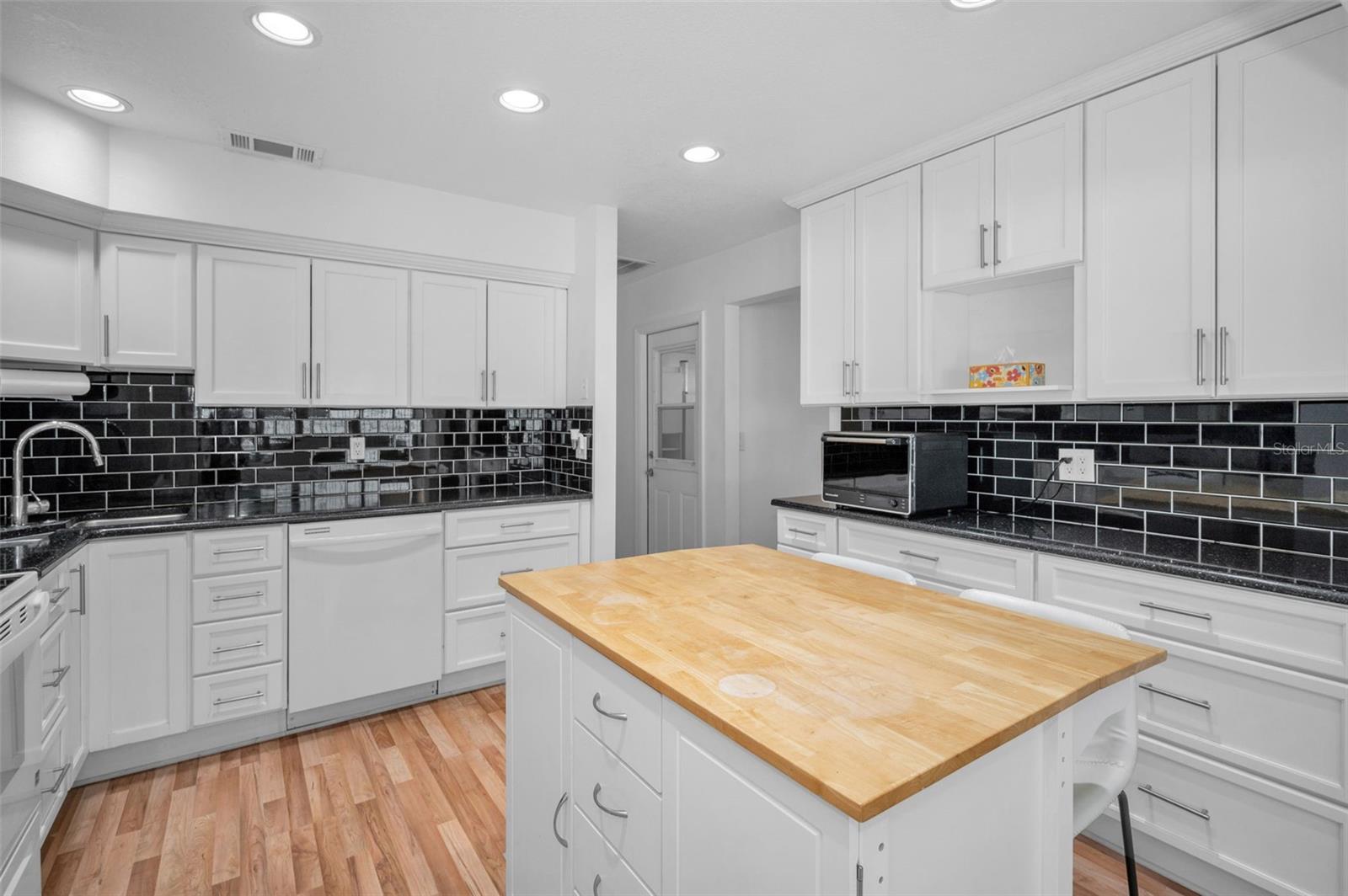 Image 23 of 67 For 2017 Santiago Way S