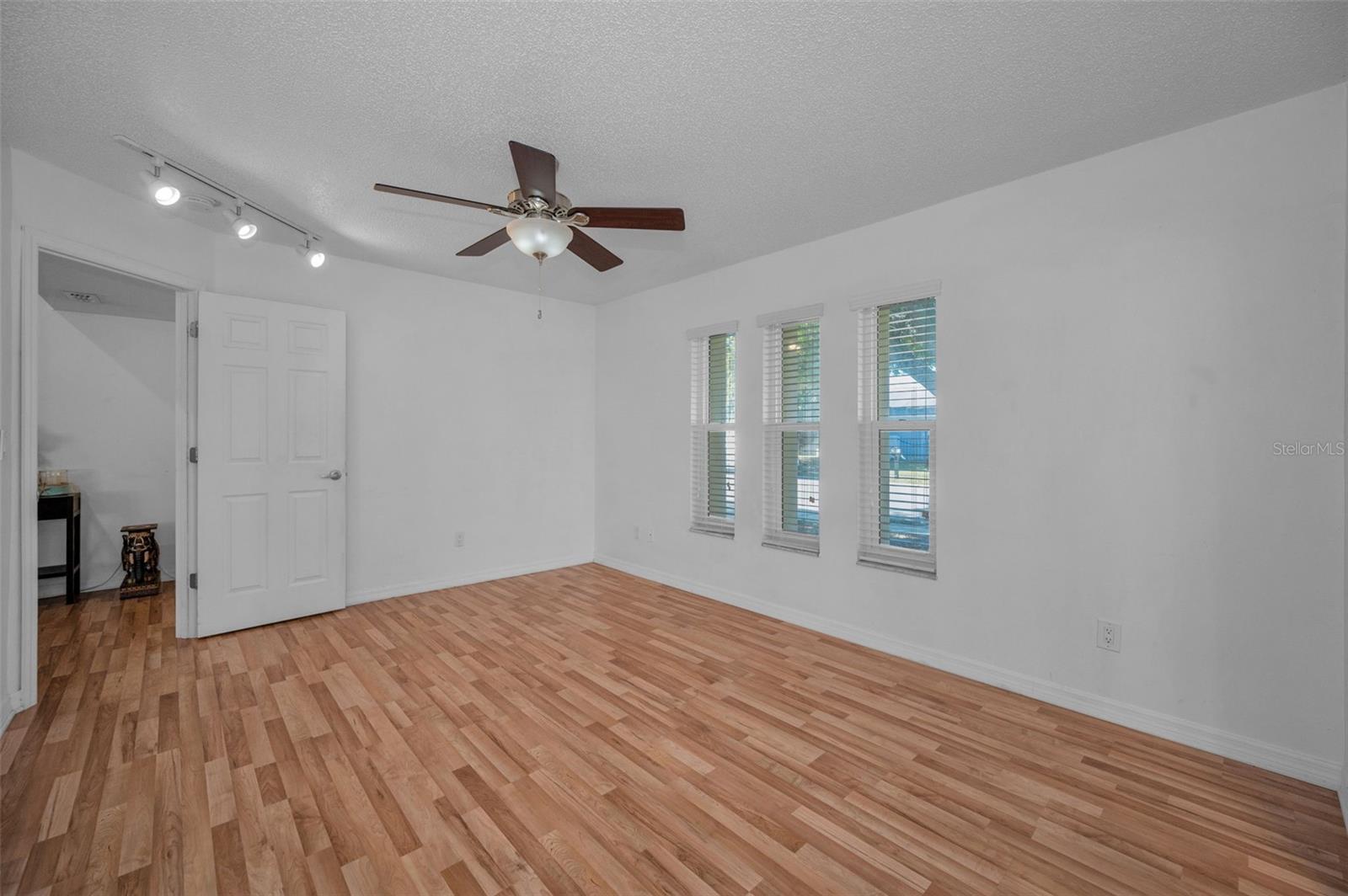 Image 25 of 67 For 2017 Santiago Way S