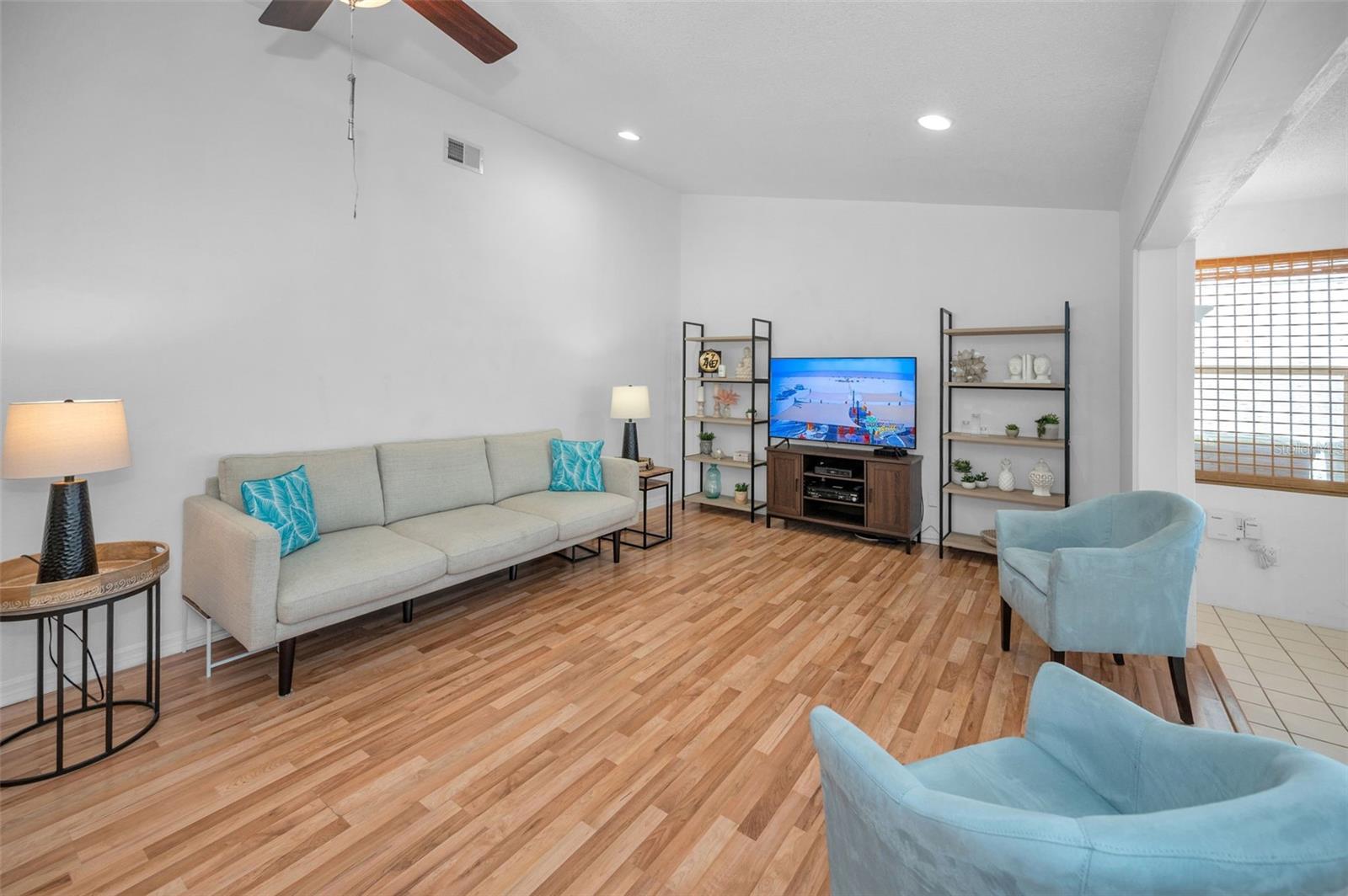 Image 3 of 67 For 2017 Santiago Way S