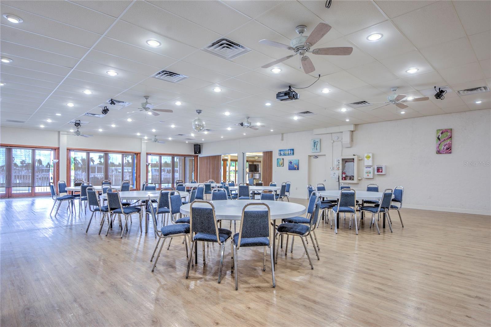 Image 28 of 36 For 18675 Us Highway 19 N 138