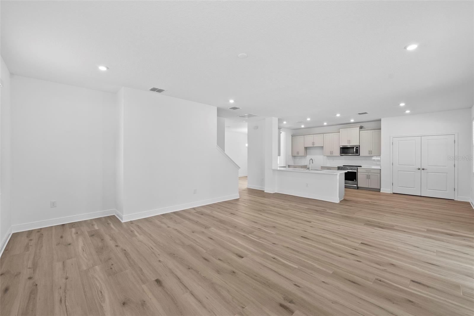 Image 7 of 41 For 6216 29th Street N