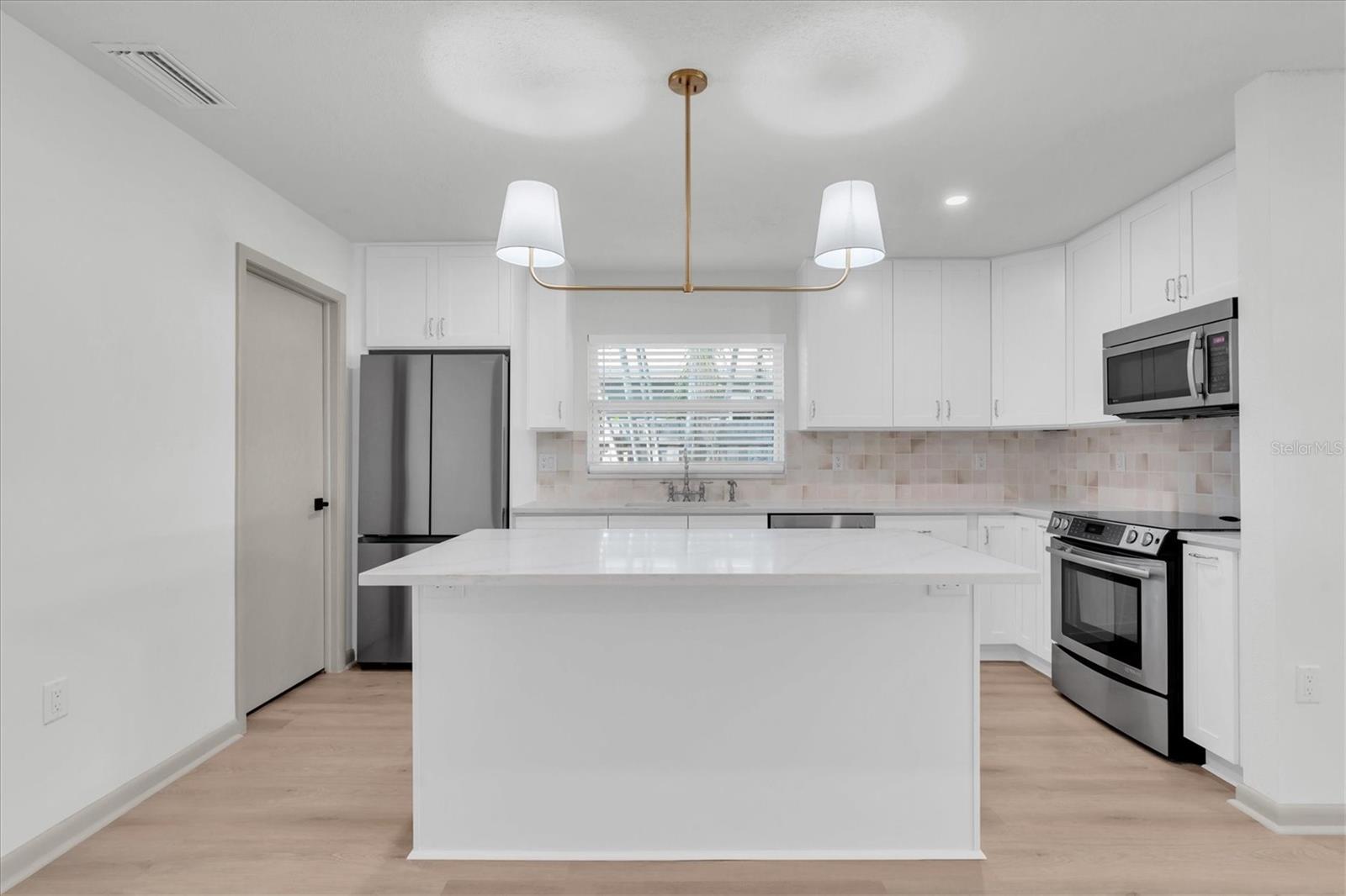 Listing photo id 8 for 1720 34th Avenue N