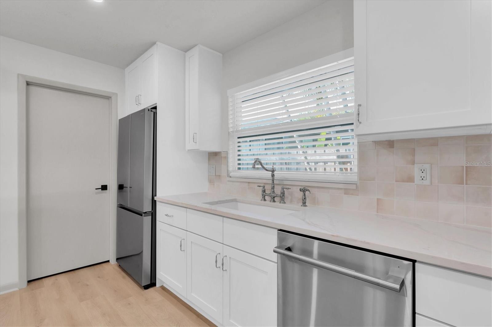 Listing photo id 11 for 1720 34th Avenue N