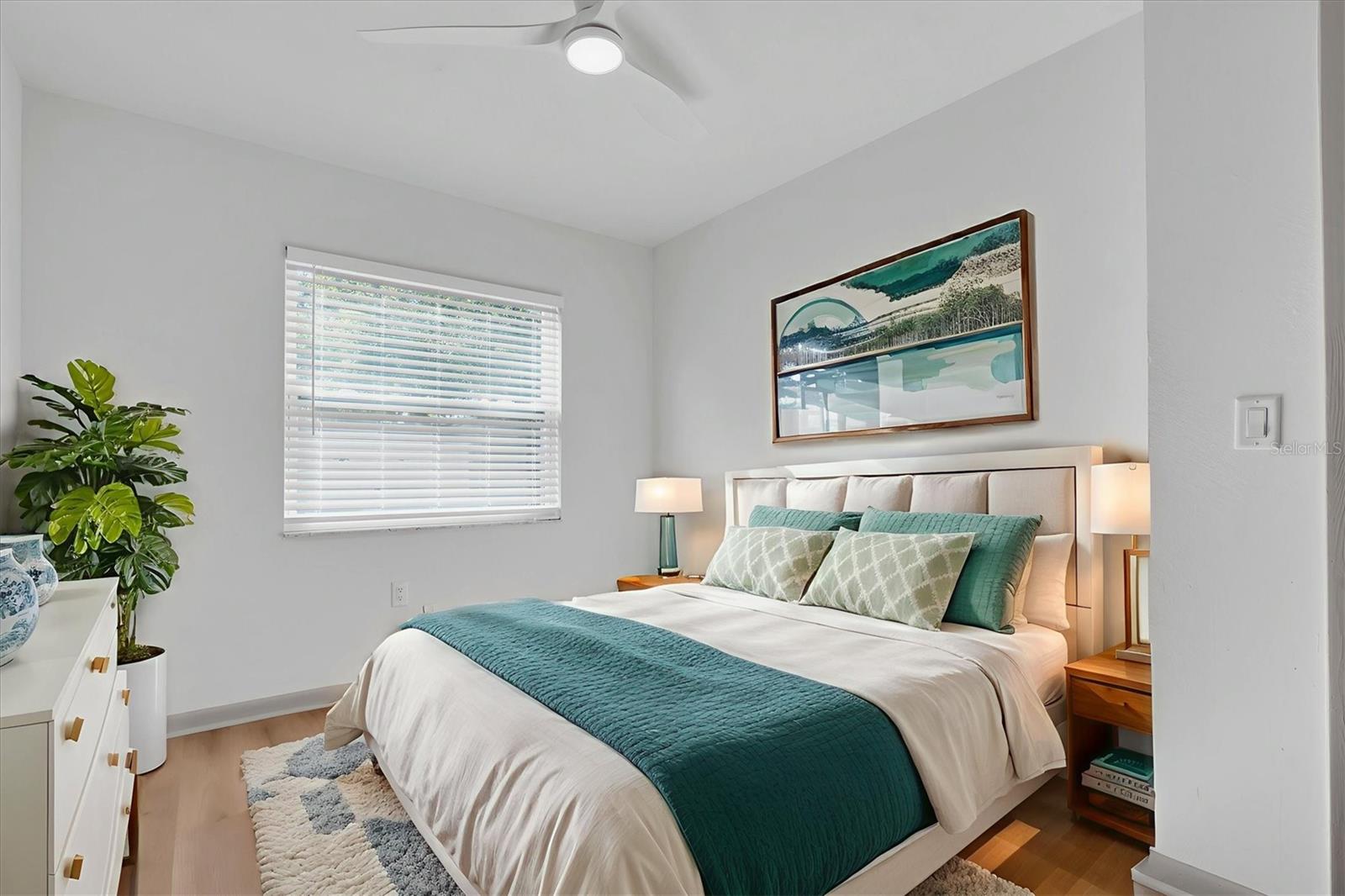 Listing photo id 13 for 1720 34th Avenue N